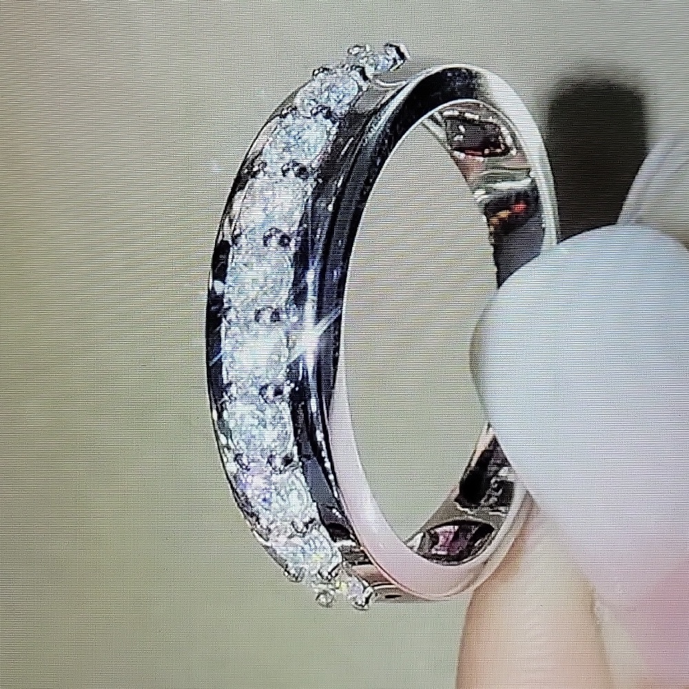 Inlaid Round Cut Zircon Ring